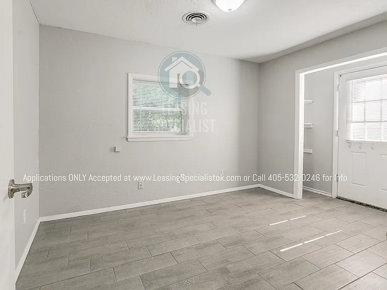 1025 Parsons St — Photo 18