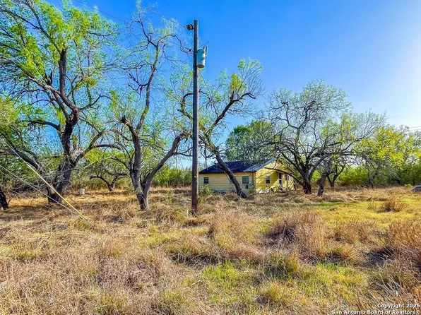 2660 Earls Trail, Beeville 78102