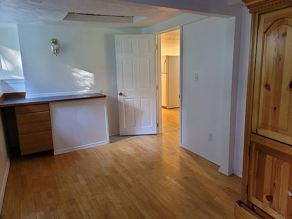 3rd image of 1010 99th Ave SE #B