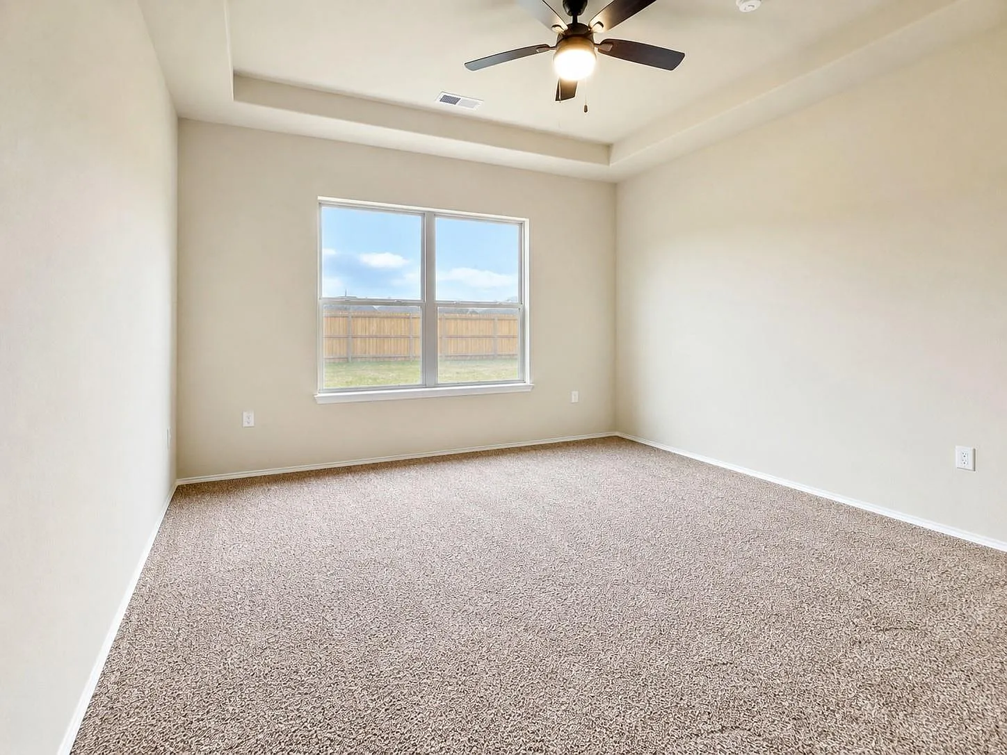 4 bed, 2.5 bath, 2487 sqft, $2,900 — Photo 4