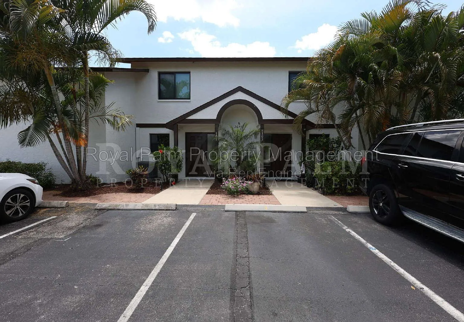 2 bed, 2.5 bath, 1104 sqft, $1,999 — Photo 2