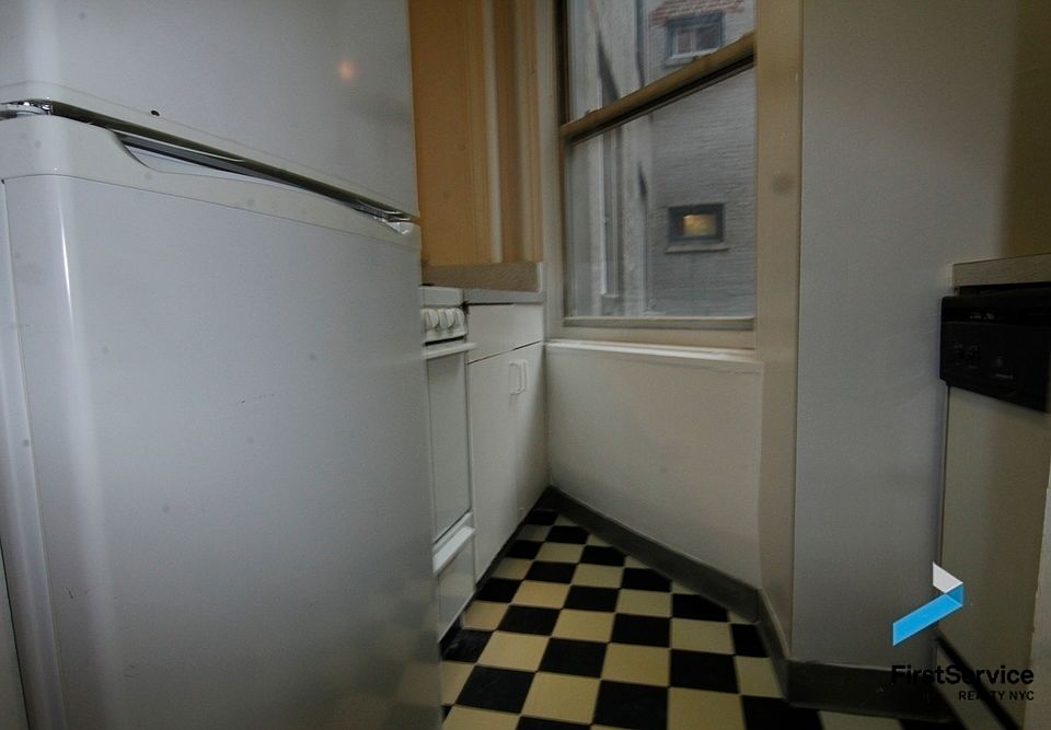 1st image of 140 W 71st St #7BB