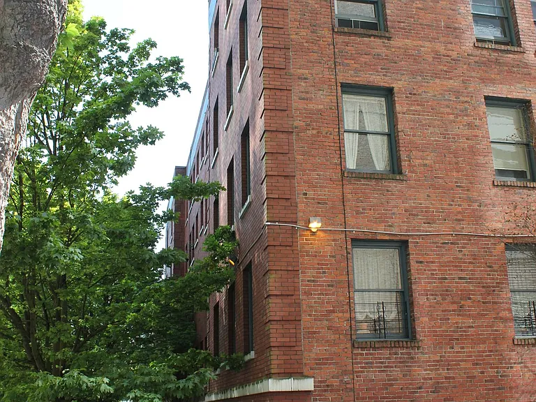 423 Terry Apartment — Photo 16