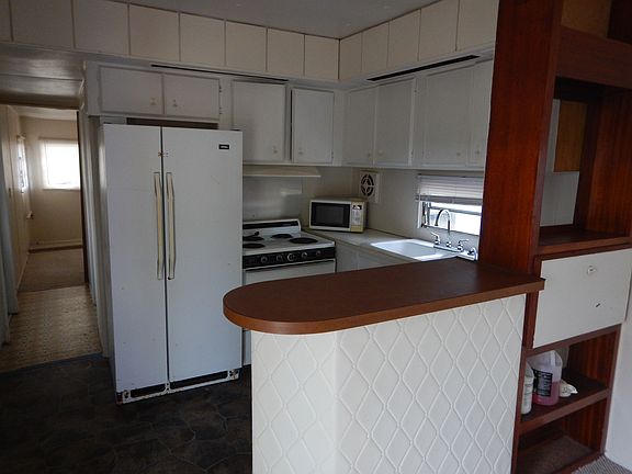 2nd image of 130 NE 76th St