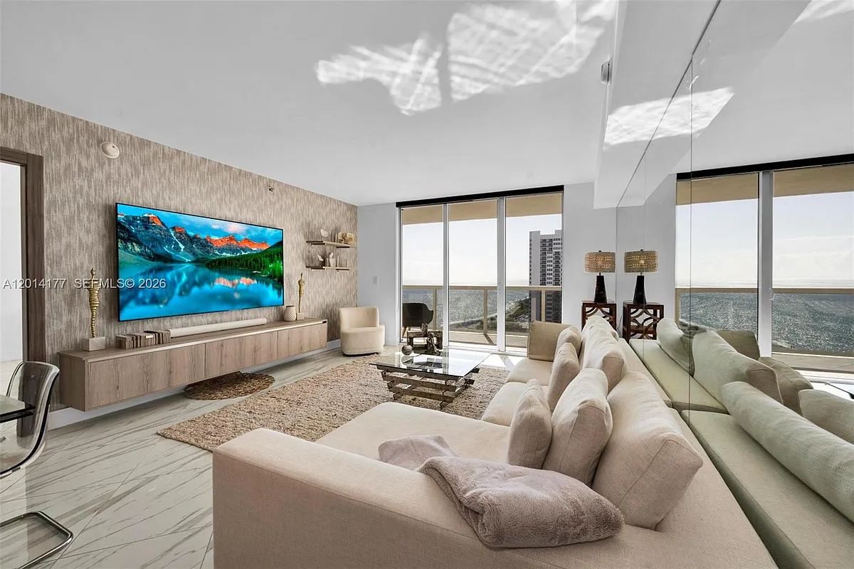 Building Photo - 1830 S Ocean Dr #1403