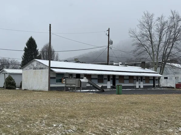 291 9th St, Rainelle, WV 25962