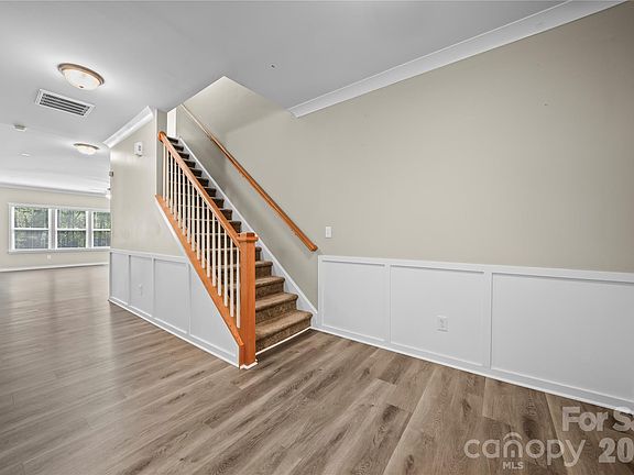 5th image of 2166 Bluebell Way