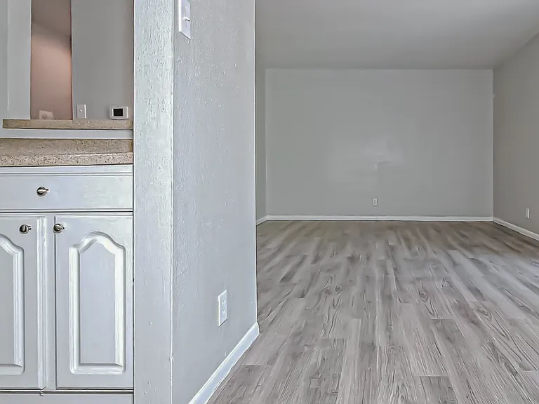 Alamo Estates — Photo 13