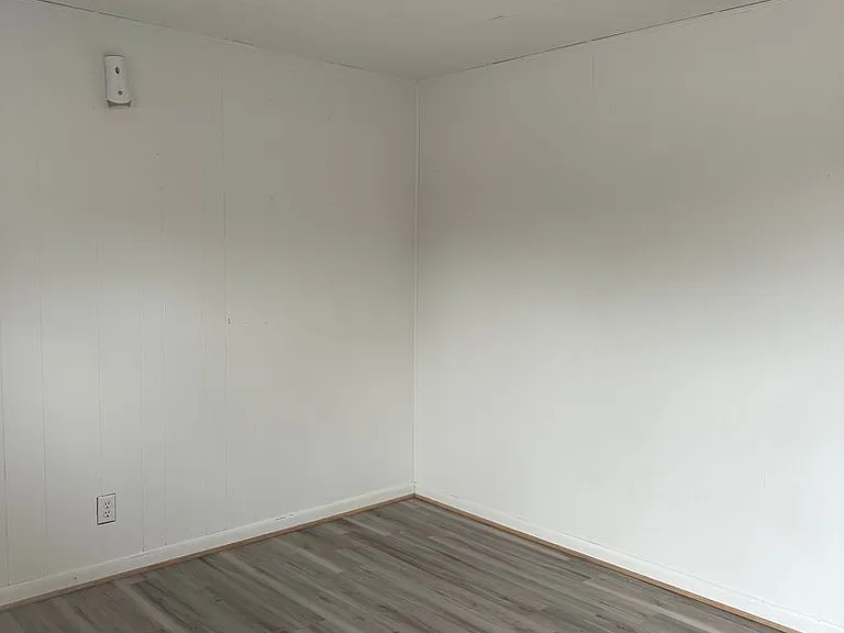 128 Gause St — Photo 2