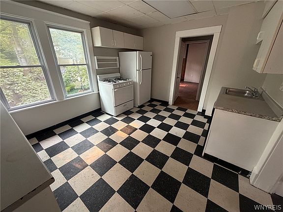 5th image of 33 Tyler St