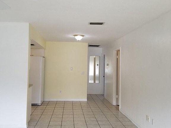 5th image of 2944 Saint John Dr