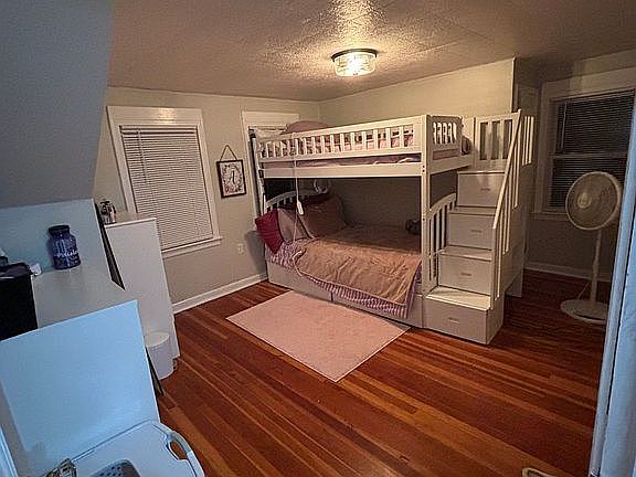 5th image of 504 E Washington St