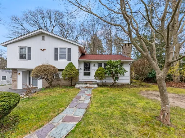 31 Sunset Dr, Raynham, MA 02767