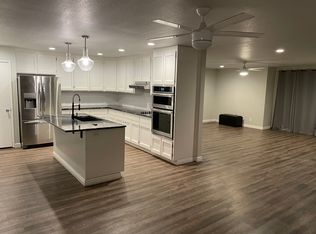 18884 N Shore Dr, Hidden Valley Lake, CA 95467