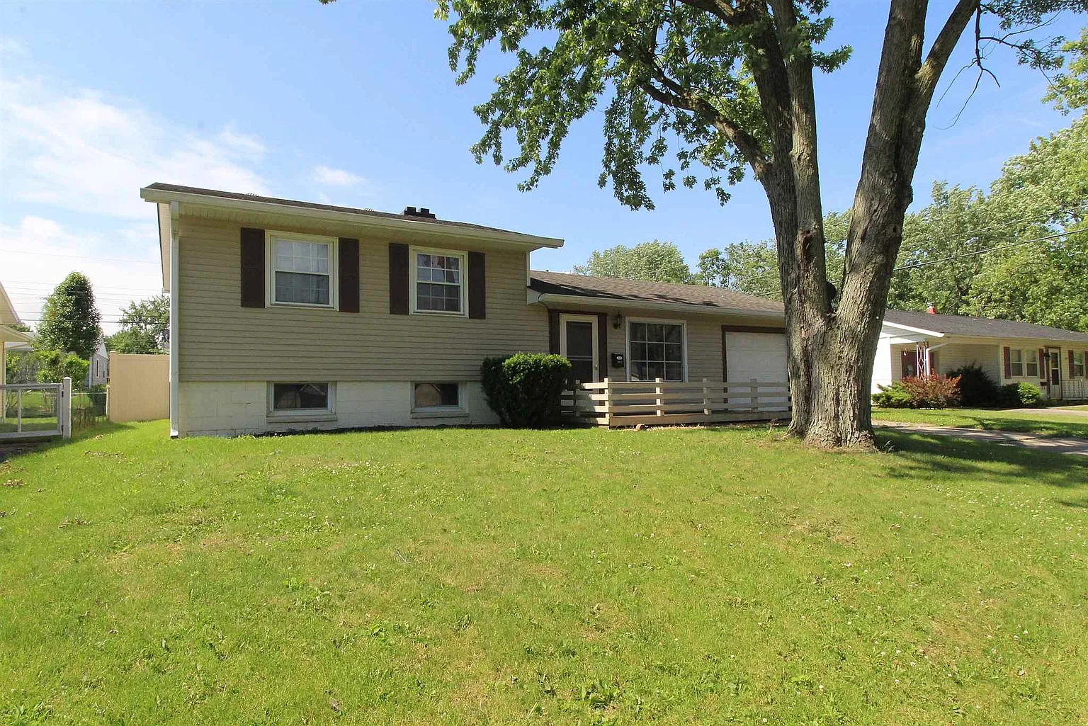 1813 W Brandon Ave photo 1