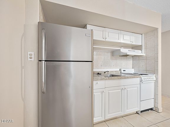 4th image of 3501 S Atlantic Ave #301