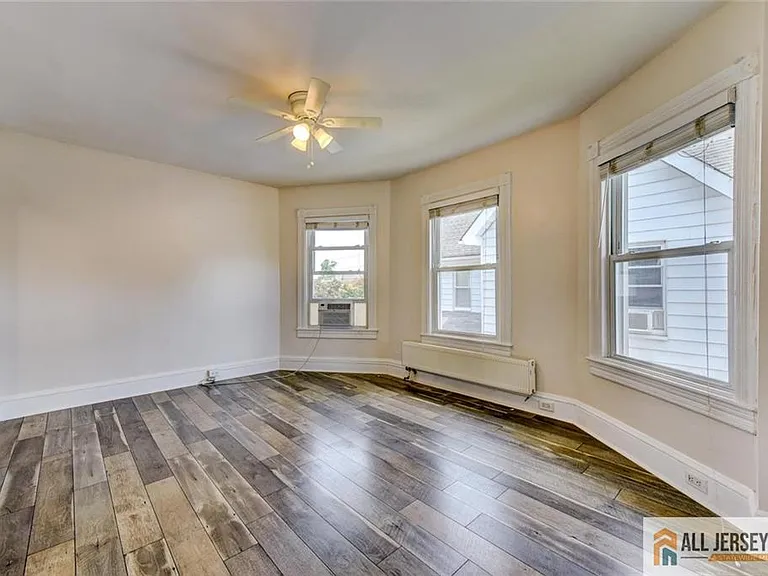 37 E Somerset St #2 — Photo 4