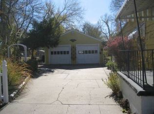 709 W 12th Ave, Hutchinson, KS 67501