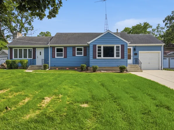 10 Lincoln Ave, Dundee, IL 60118