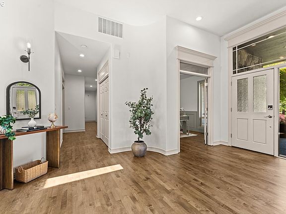 4th image of 260 SE Avondale Way