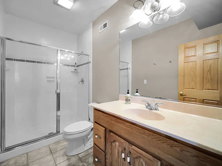 36W244 Fieldcrest Dr — Photo 45
