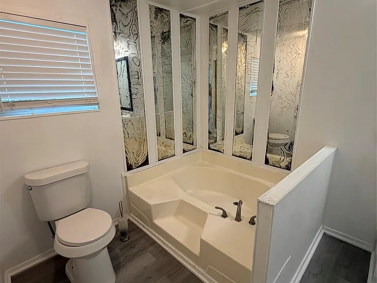 403 Avenue E — Photo 12