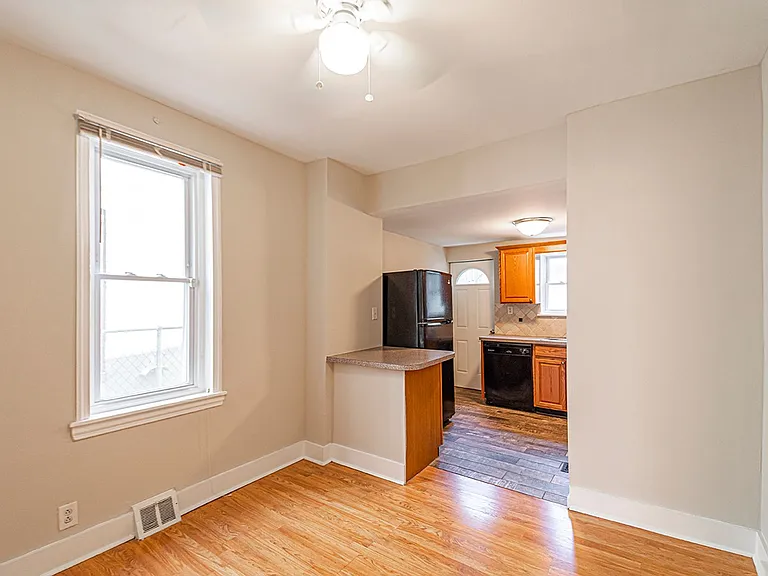 615 S Lecount St — Photo 4