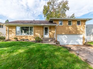 2138 Kohler Dr, Davenport, IA 52803