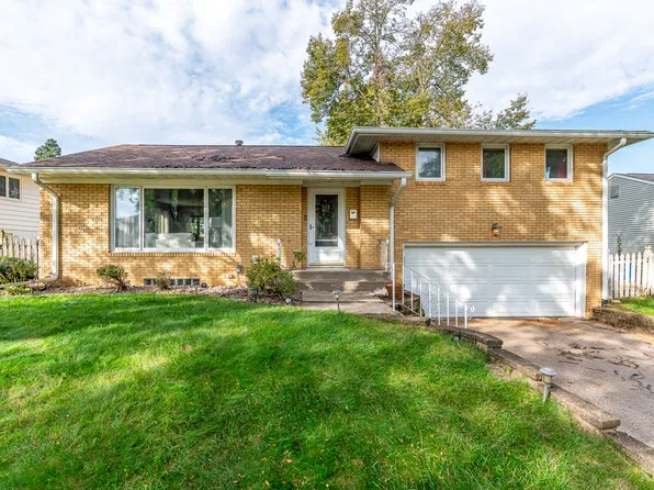 2138 Kohler Dr, Davenport, IA 52803