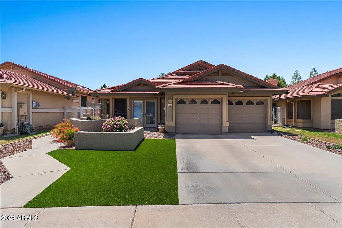 3 bed, 3.0 bath, 2452 sqft, $2,700 — Photo 1