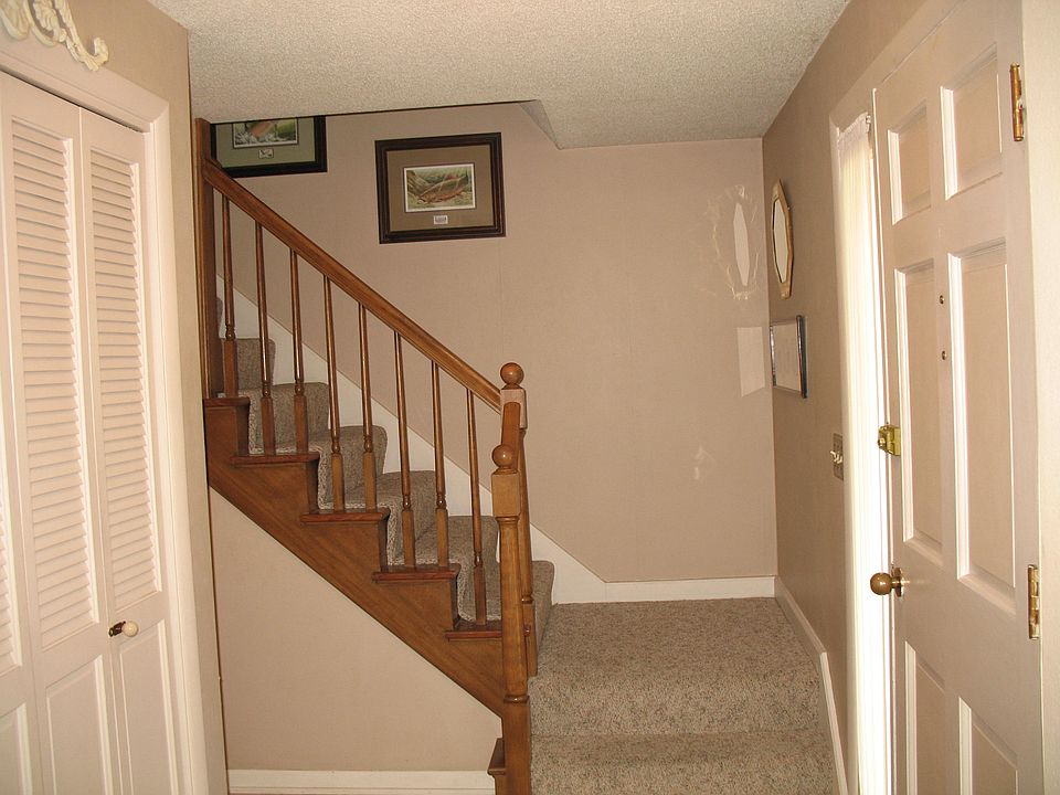 1st image of 261 Lakeview Dr