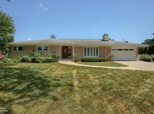 54 Willison Rd, Grosse Pointe Shores, MI 48236