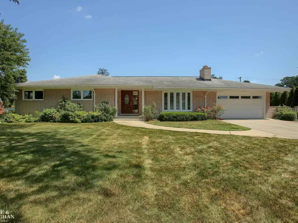 54 Willison Rd, Grosse Pointe Shores, MI 48236