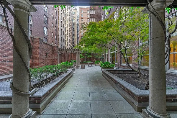 Rented by New York Casas Ltd. | media 21