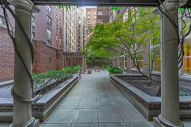 Rented by New York Casas Ltd.