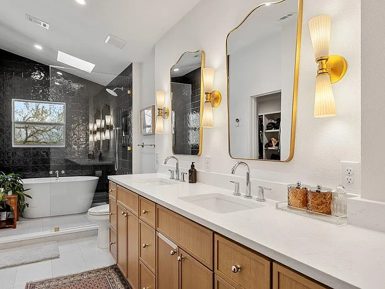 8202 Cache Dr — Photo 17