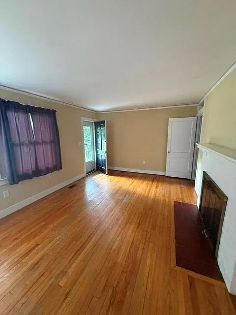 3 bed, 1.0 bath, 1044 sqft, $1,295 — Photo 3