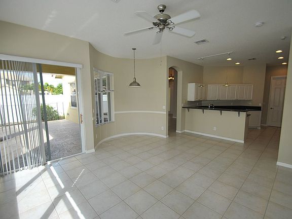 5th image of 10132 Freesian Way