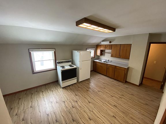 4th image of 703 1/2 Ellwood Ave #2