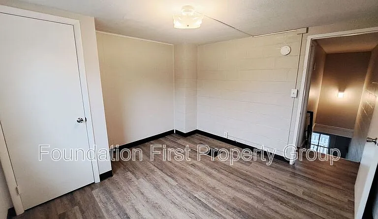 240 W High St #10 — Photo 13