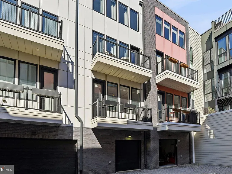 611 N Galloway St — Photo 33