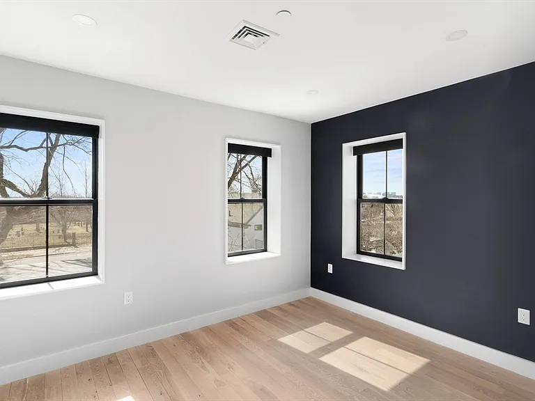 631 Saratoga St #4 — Photo 5