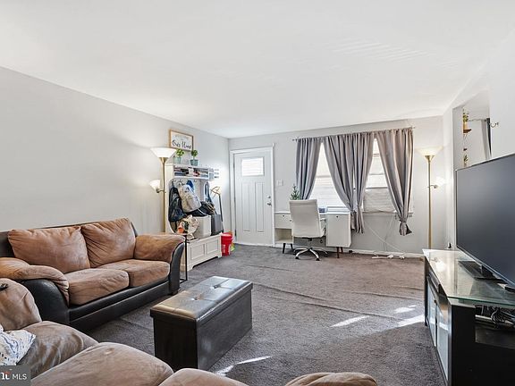 5th image of 3123 Comly Rd