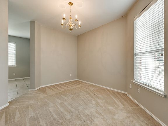 5th image of 210 Maplecrest Dr #1