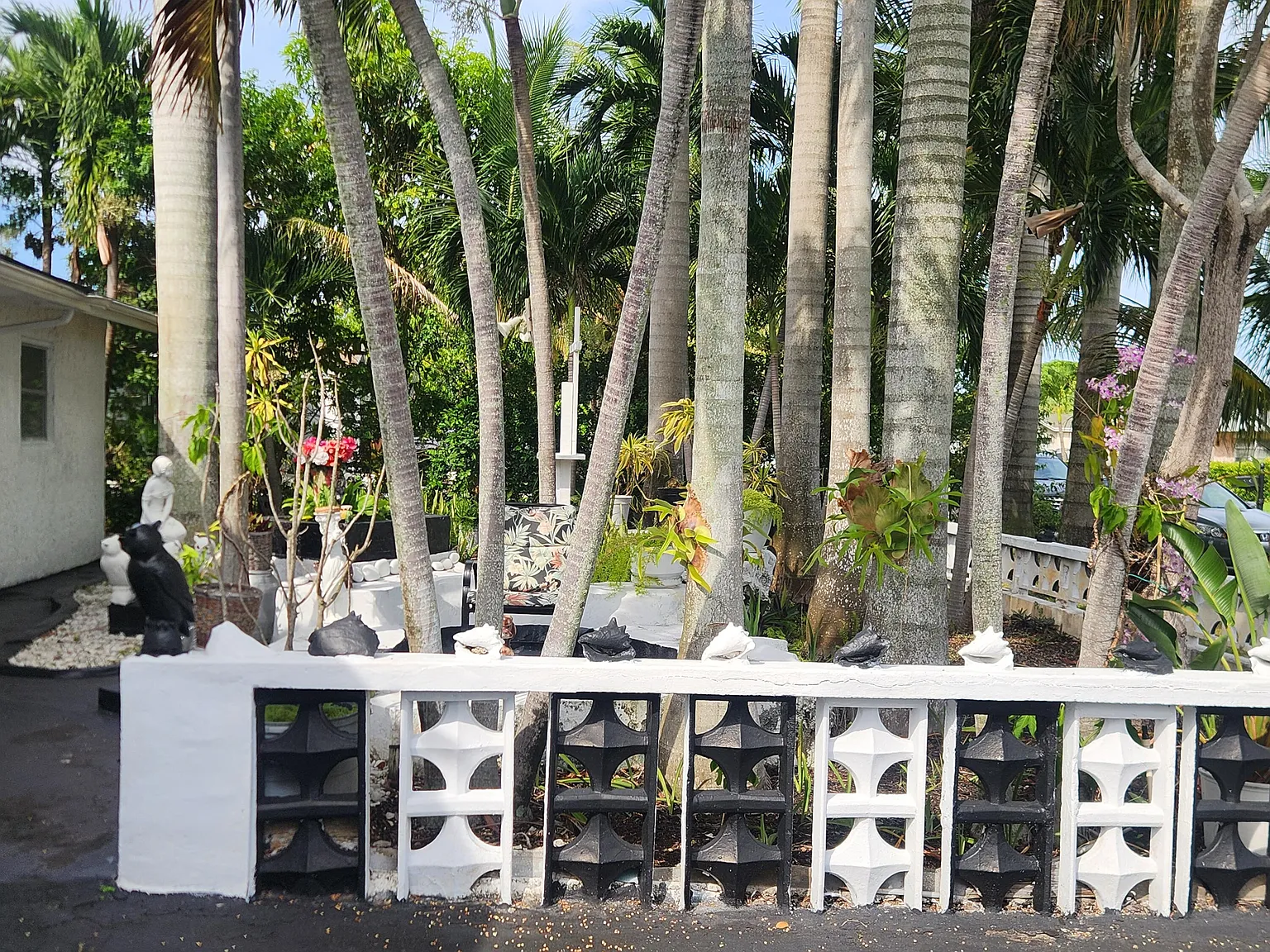 3 bed, 2.0 bath, 2063 sqft, $3,100 — Photo 3