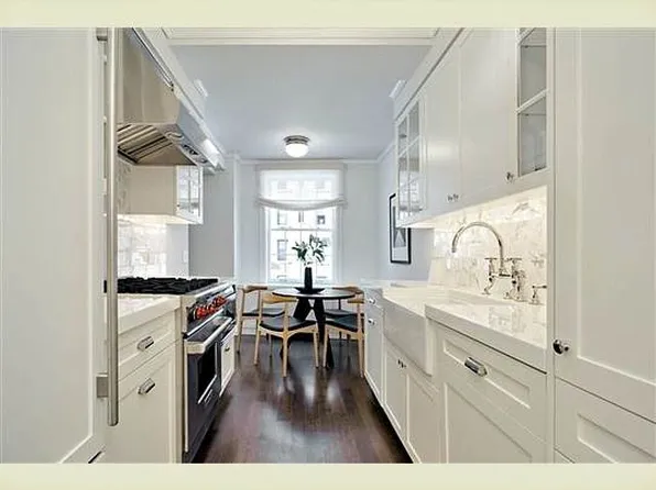 28 East 10th Street image 1 of 3
