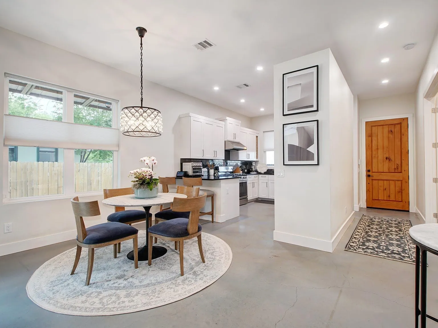 5 bed, 4.0 bath, 2540 sqft, $5,000 — Photo 3
