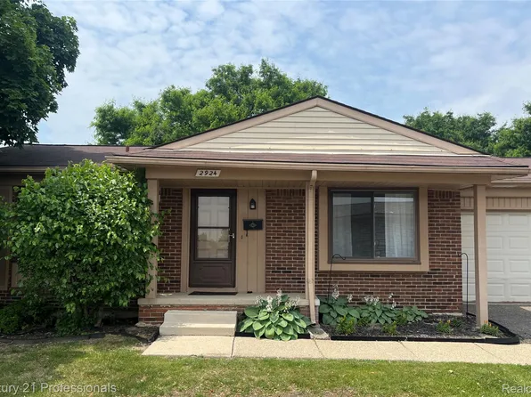 2924 Roundtree Dr, Troy, MI 48083