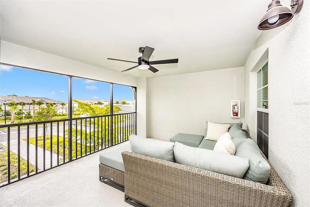 2 bed, 2.0 bath, 1366 sqft, $3,000 — Photo 3
