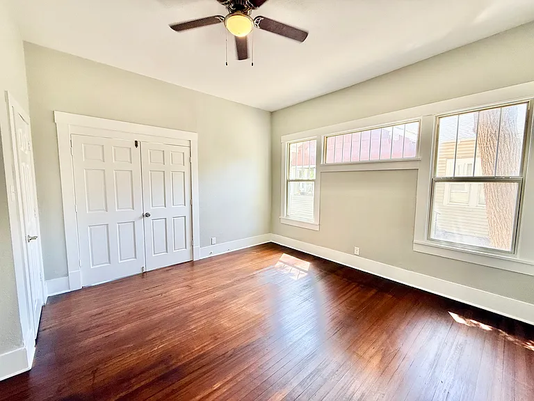 1201 E Lamar St — Photo 22